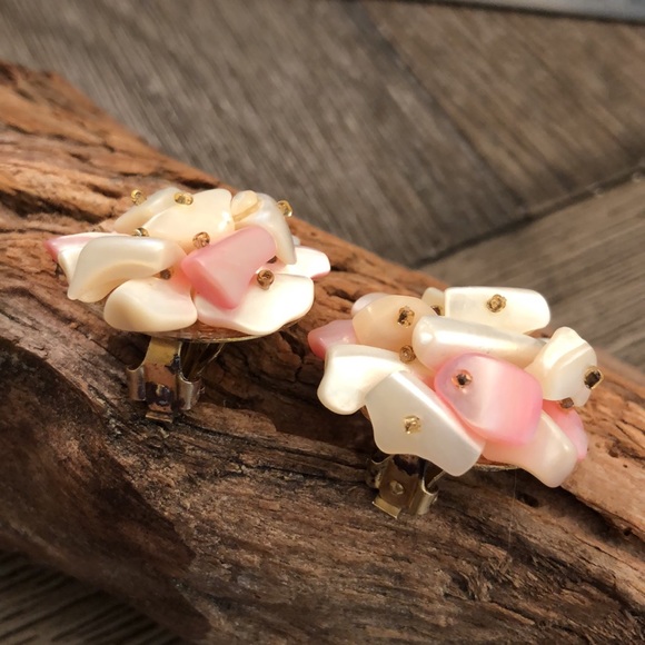 Vintage JAPAN Clip Earrings Ivory Mother of Pearl - Picture 14 of 14